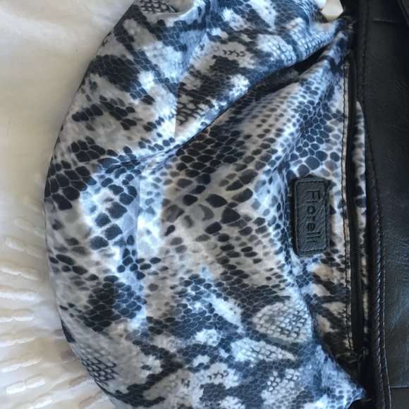 GUC Fiorelli Faux Leather Crossbody Purse - Picture 2 of 9